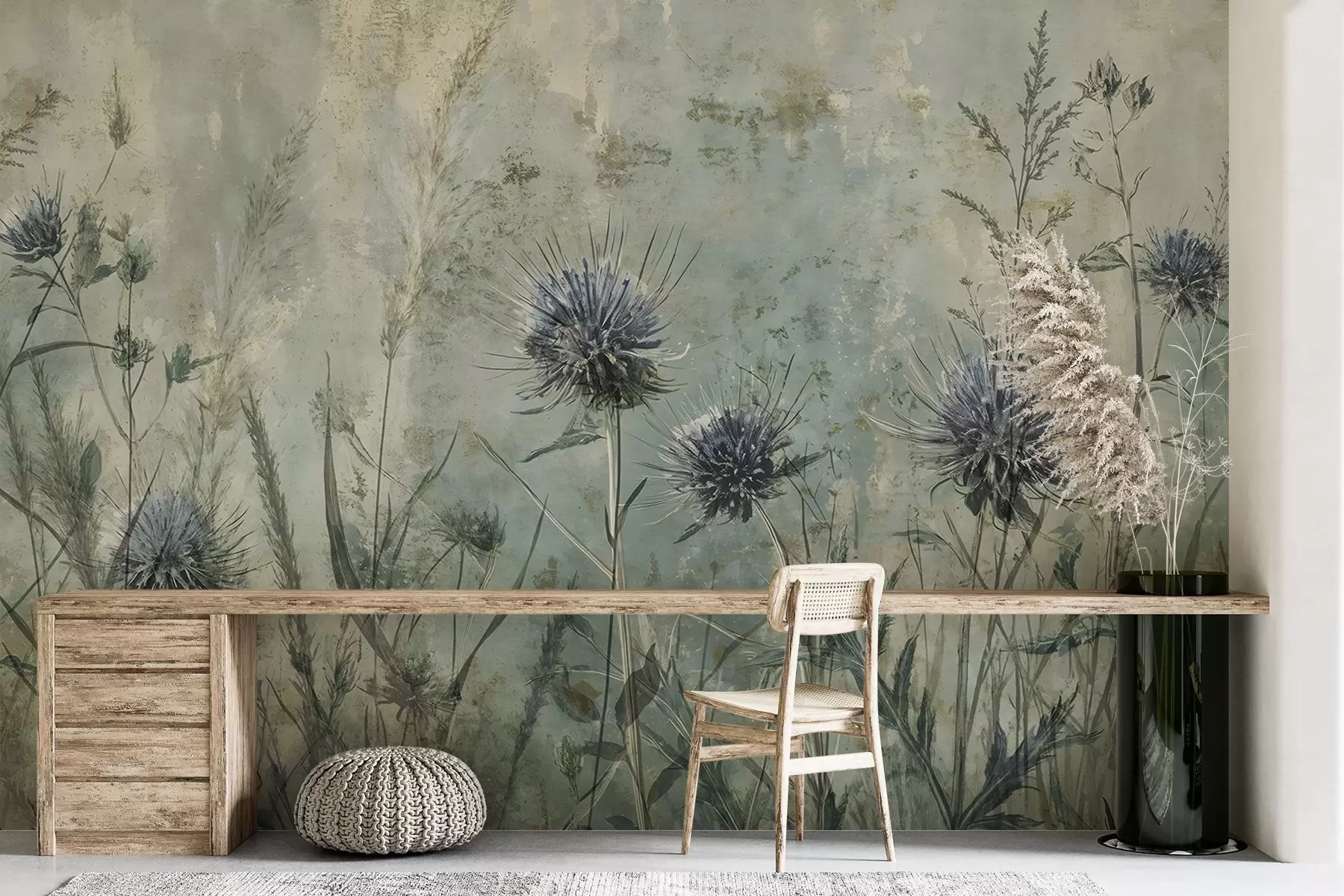 Шпалери Поле фіолетових квітів будяків з розмитими квітами та листям на вінтажному текстурному тлі w08463