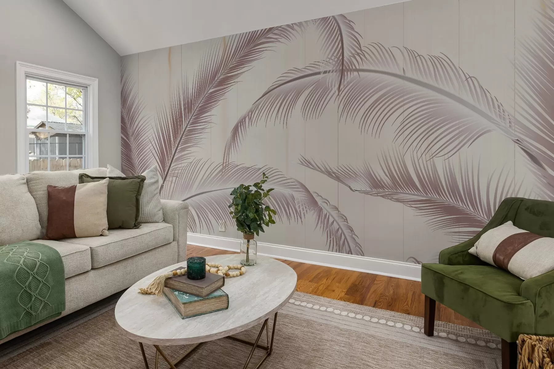 Шпалери Великий пір'яний візерунок у ніжно-рожевих і бежевих тонах на світлому тлі з вертикальними лініями, що додають елегантності w08685