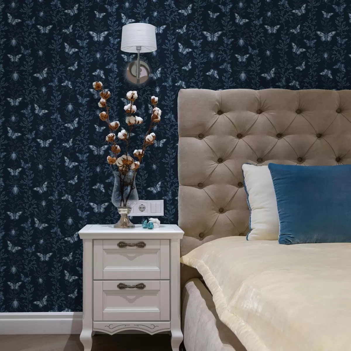 Шпалери Композиція з метеликами, листям і комахами на синьому тлі a00073