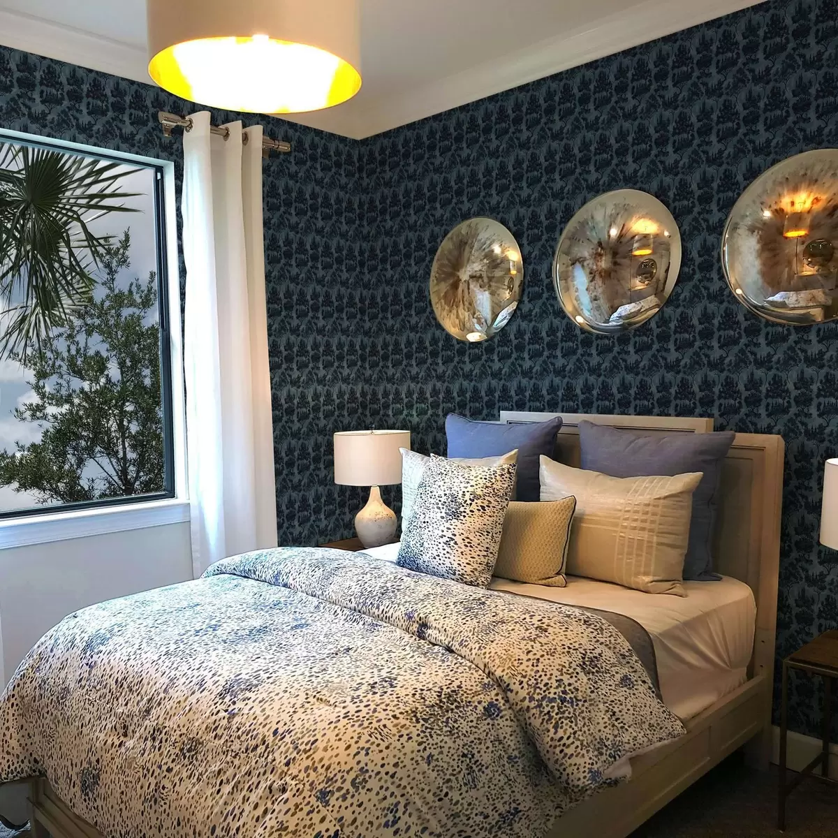 Шпалери Готичні замки серед дерев у нічному лісі a00130v1