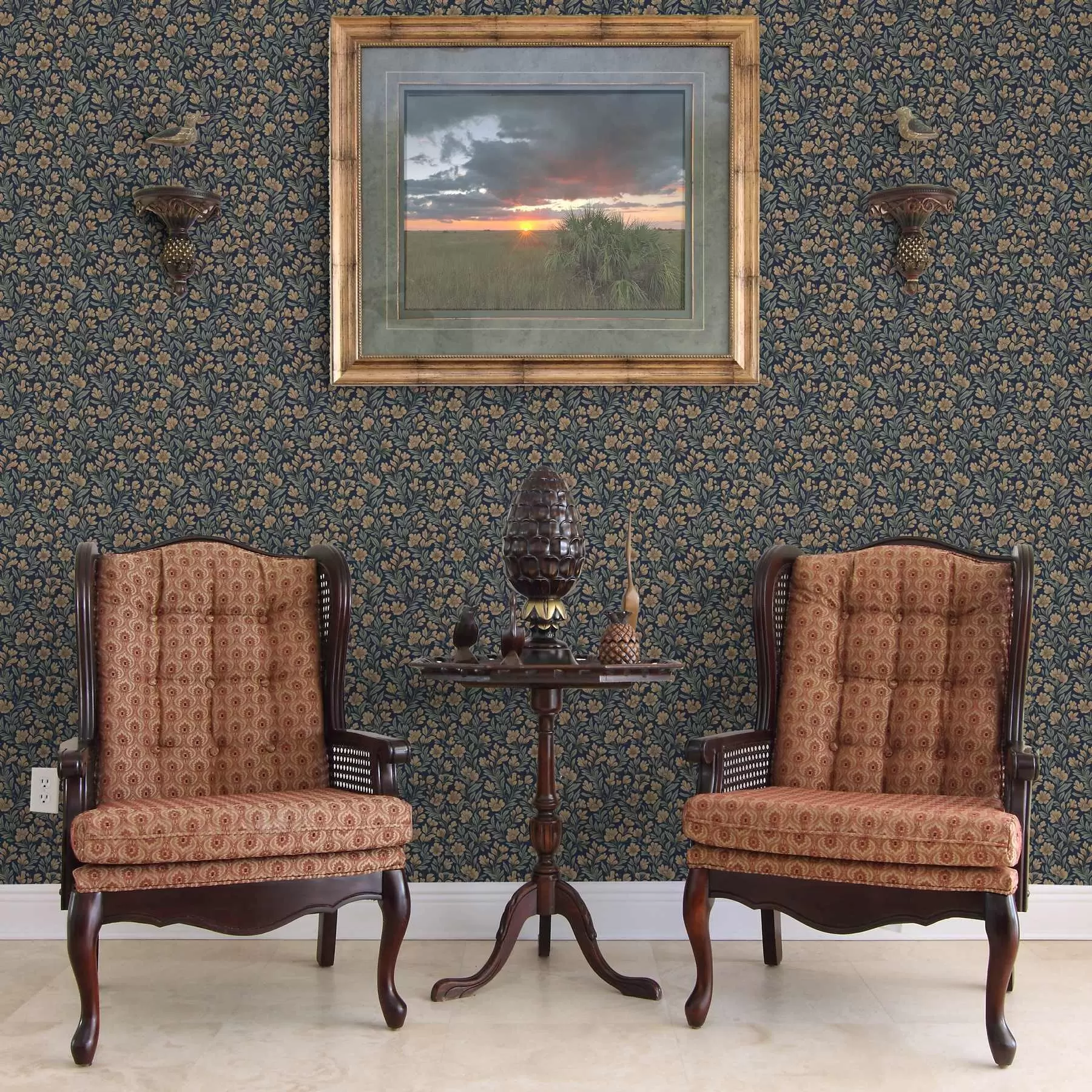 Шпалери Помаранчеві квіти на темно-синьому тлі у вінтажному стилі a00200