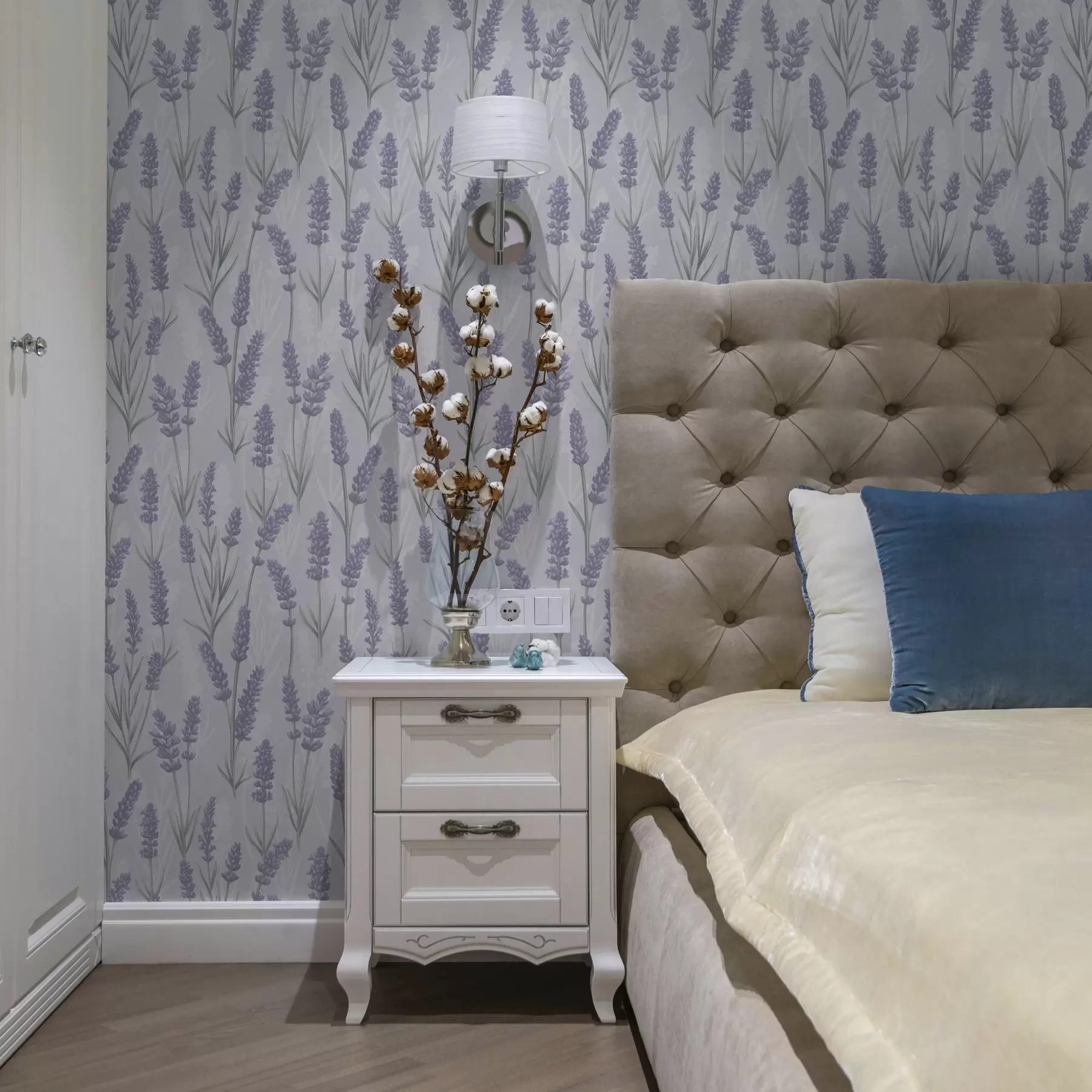 Шпалери Гілочки лаванди в ніжно-фіолетовій акварельній палітрі a00447