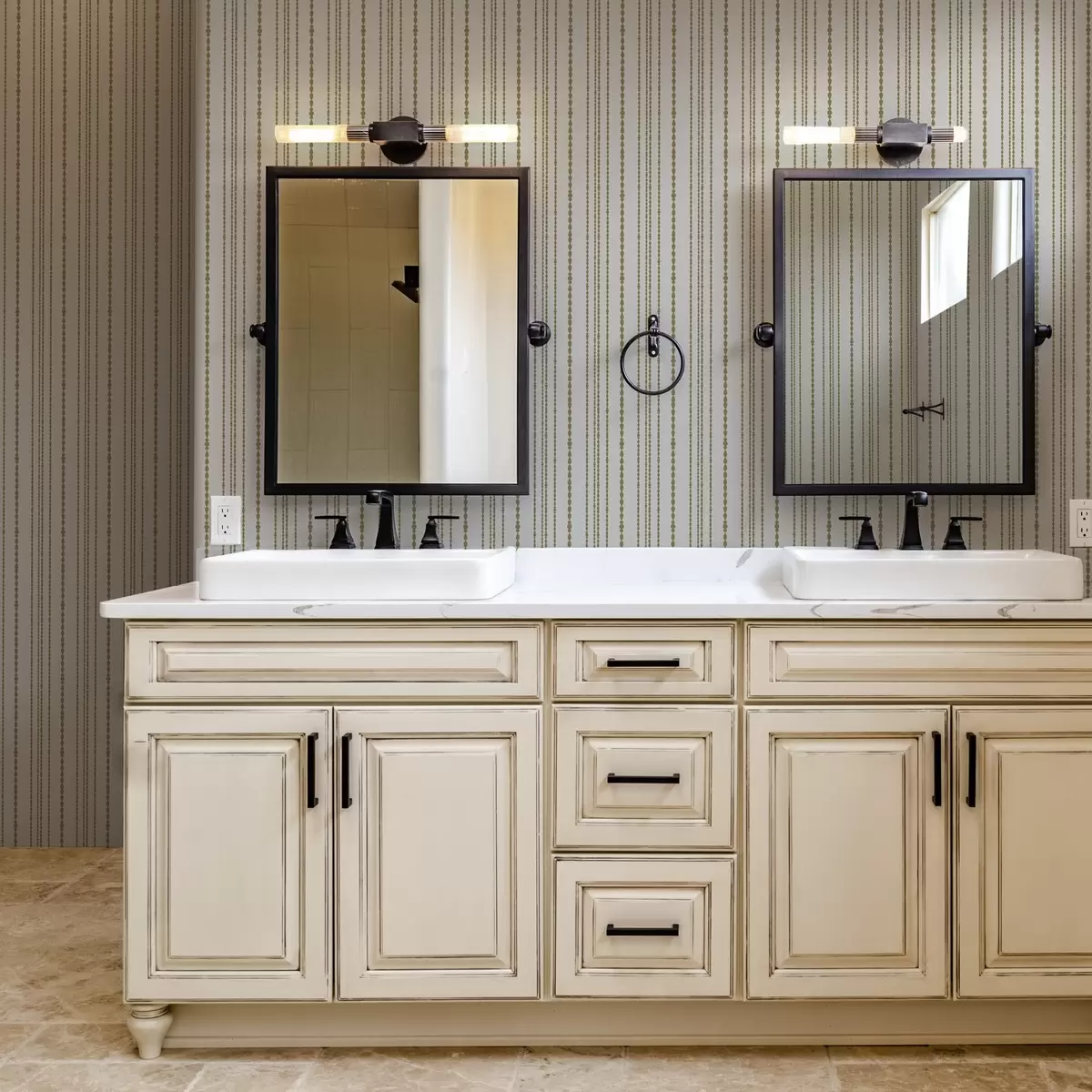 Шпалери Мінімалістичний візерунок у вигляді жовтих крапель у вертикальній смузі a00448