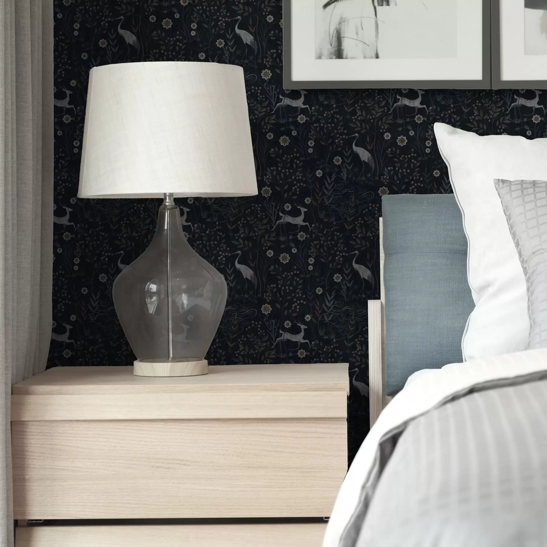 Шпалери Темне тло з білими птахами та оленями a00363