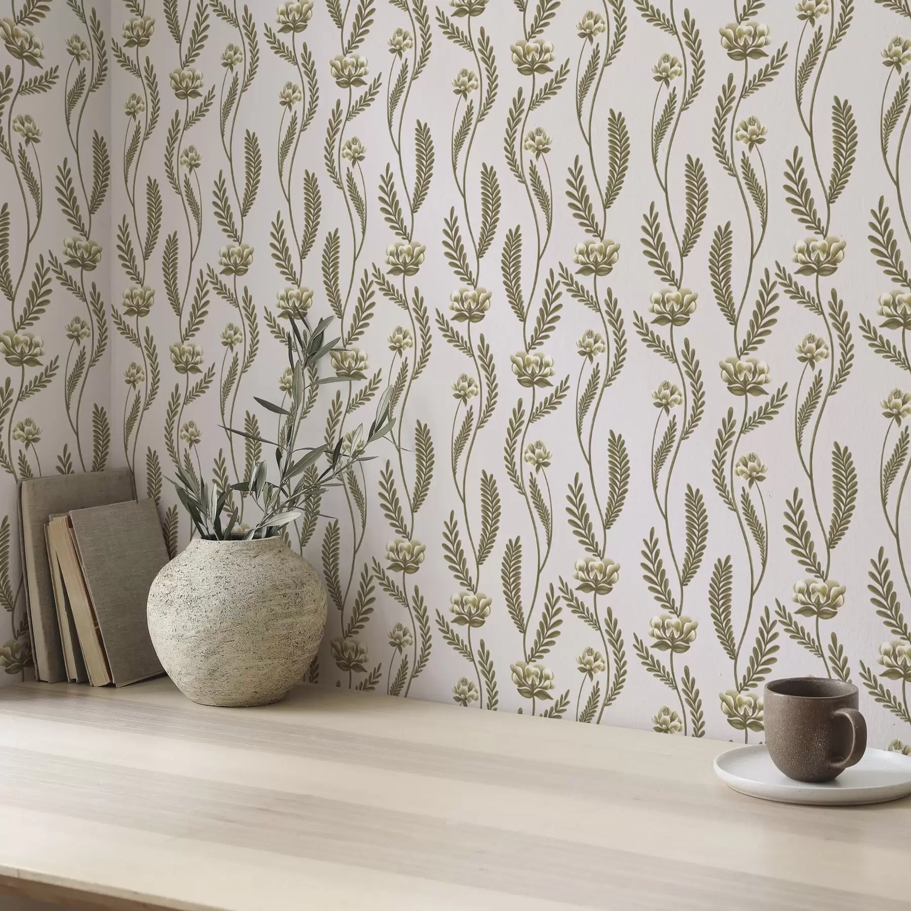 Шпалери Вертикальний орнамент з білими квітами на рожевому тлі a00476