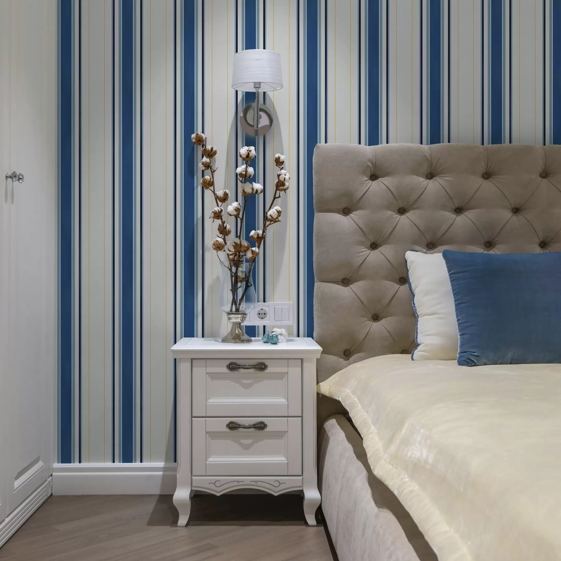 Шпалери Широкі сині смуги з тонкими жовтими лініями a00522