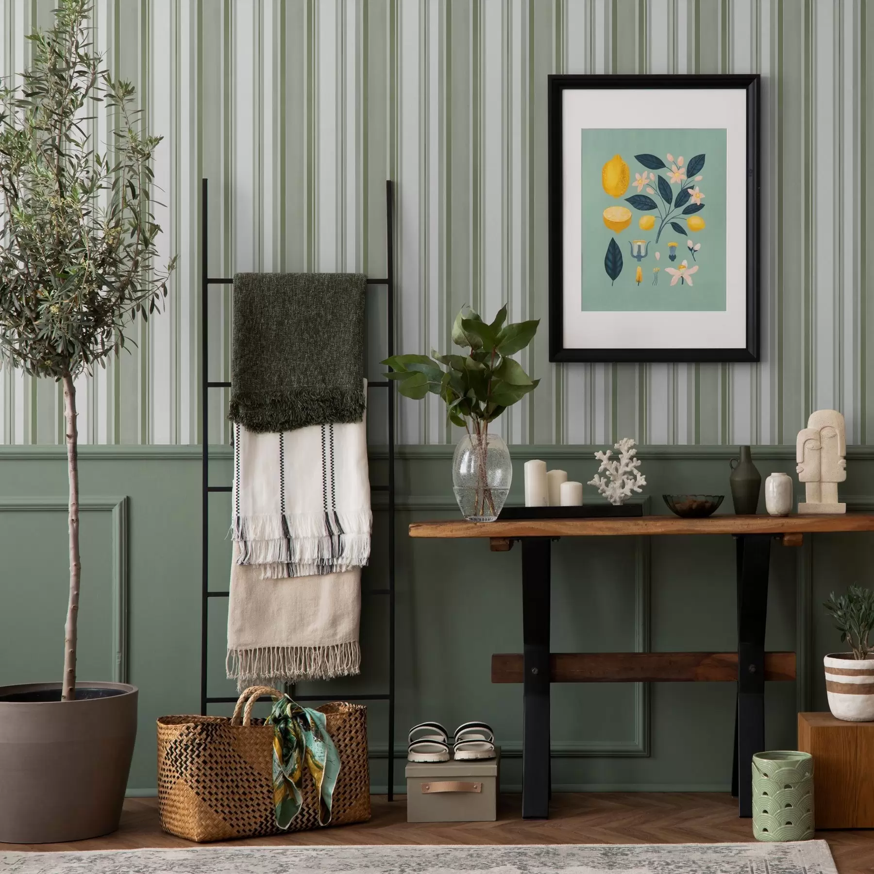 Шпалери Зелені смуги з білими проміжками та тонкими лініями a00526