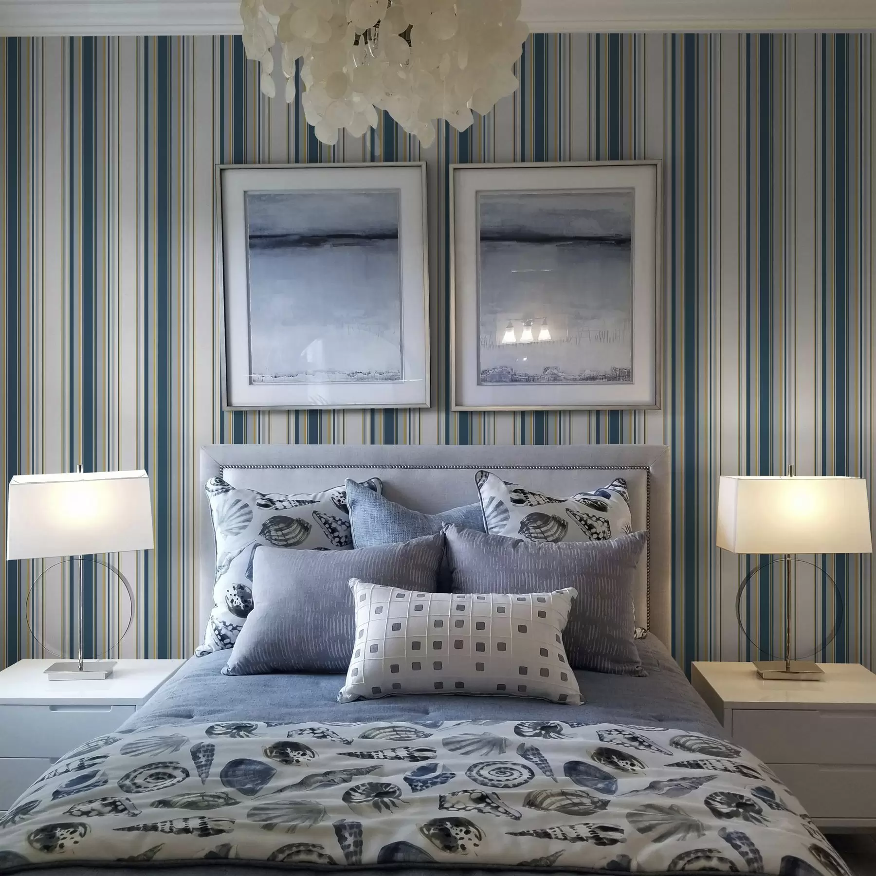 Шпалери Контрастні сині та жовті смуги на білому тлі a00566