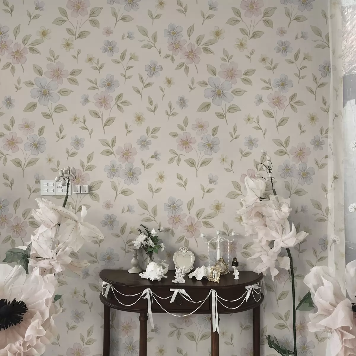 Шпалери Пастельні лугові квіти на кремовому тлі a00596