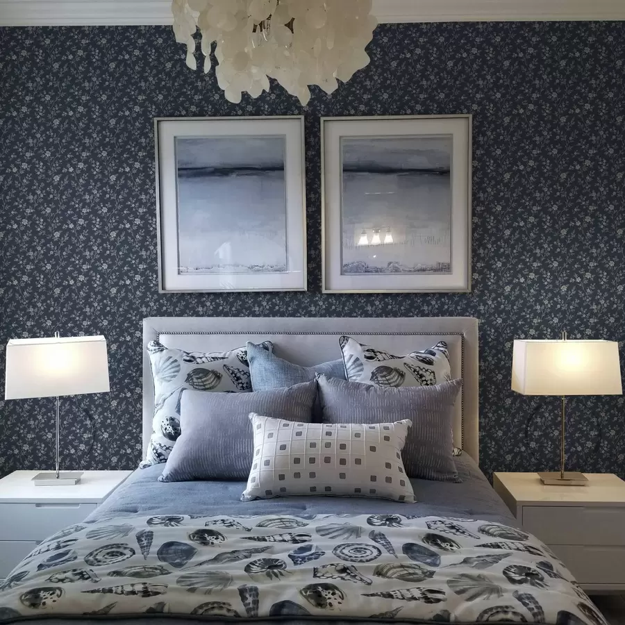 Шпалери Темно-синій фон з тонкими бежевими гілками та квітами a00612