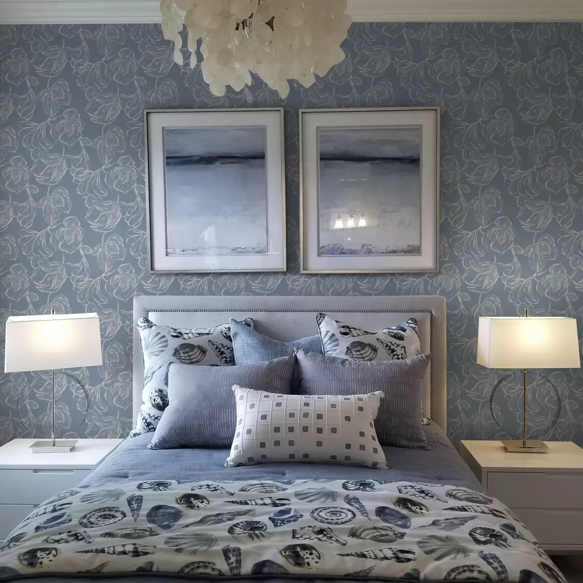 Шпалери Світло-блакитний фон з крейдяними контурами квітів a00625v3