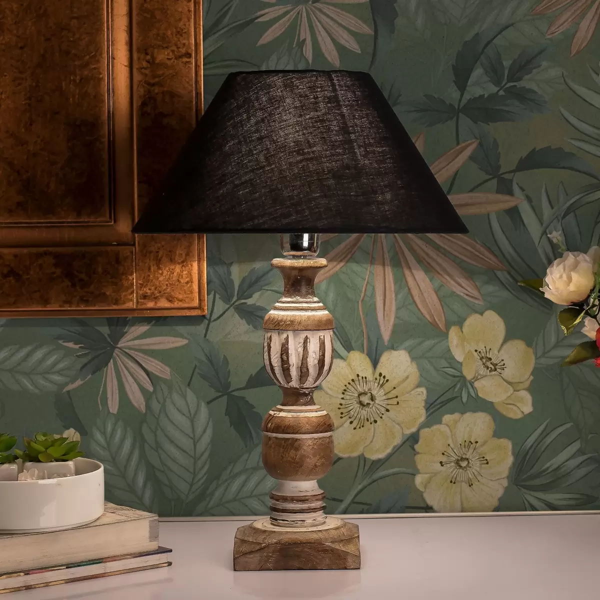 Шпалери Жовті квіти серед зеленої листяної текстури a00718