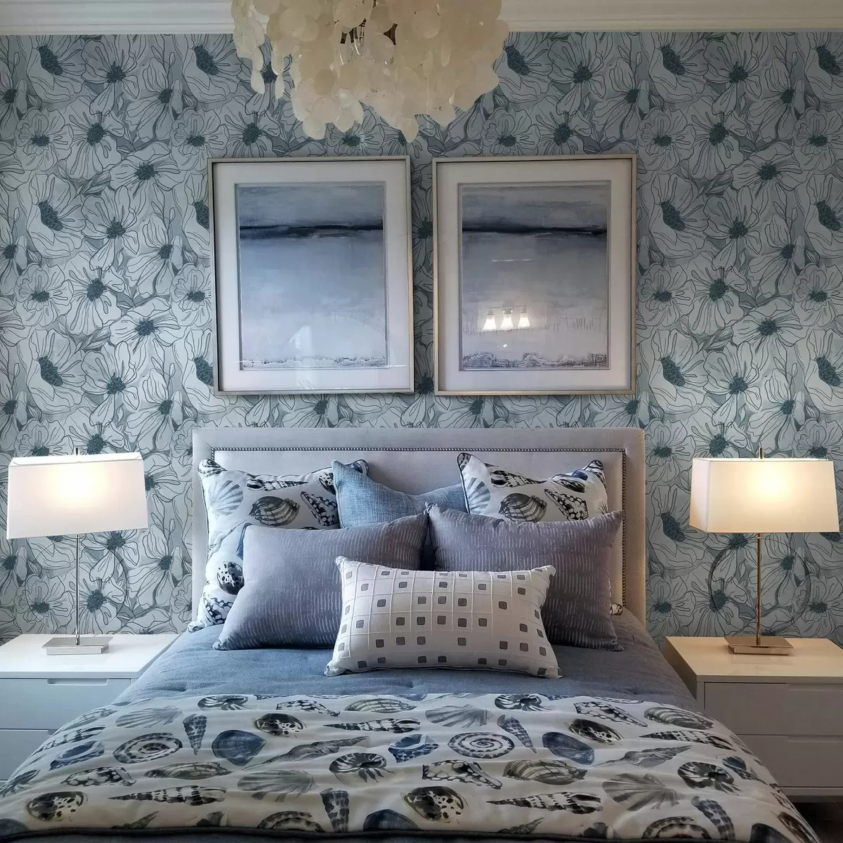 Шпалери Лінійні квіти в прохолодній сіро-блакитній палітрі a00636v2