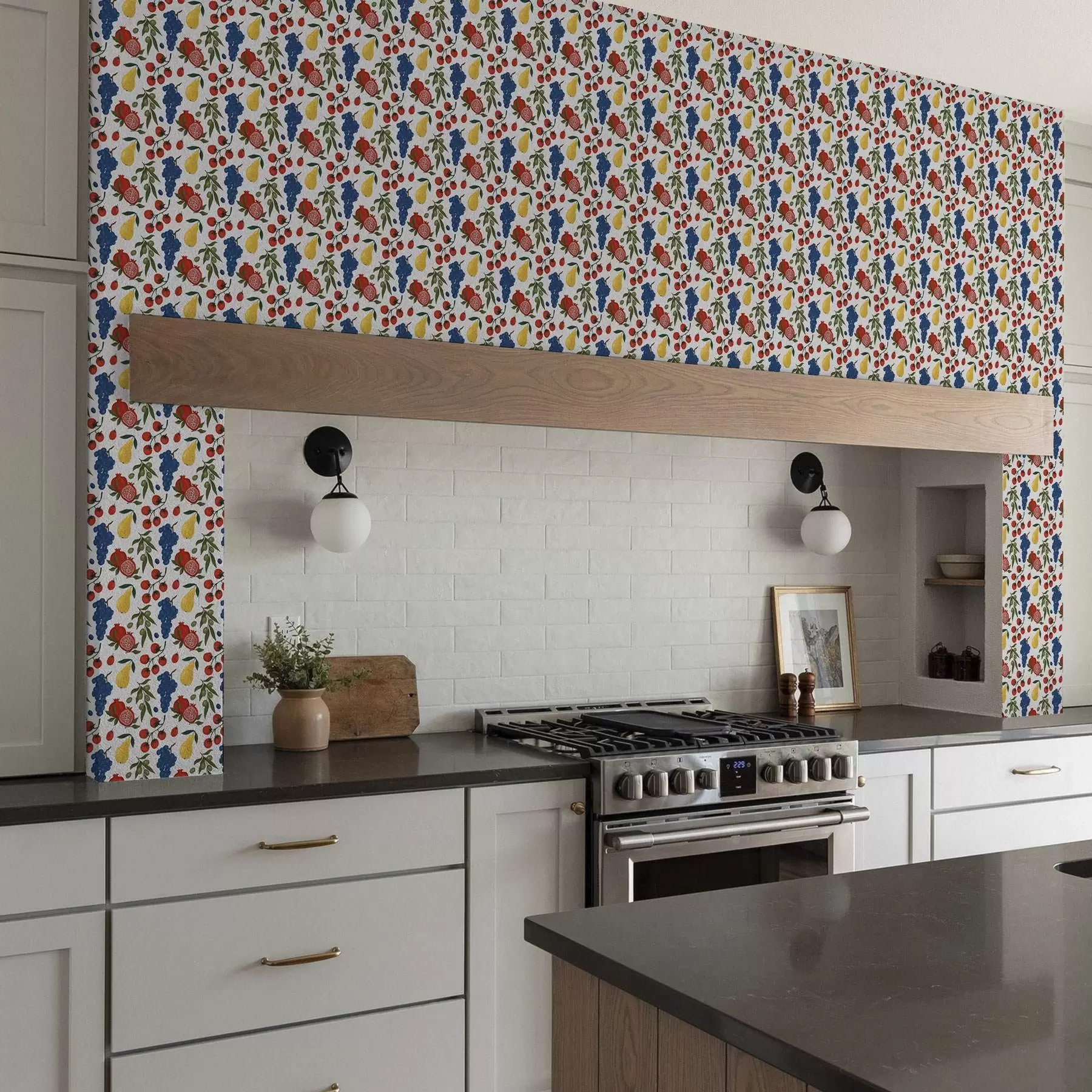 Шпалери Соковиті фрукти: гранати, виноград, груші на білому тлі a00801