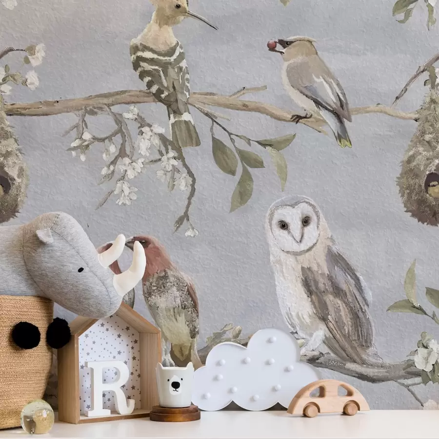 Шпалери Птахи на гілках з квітами на сірому тлі a00738