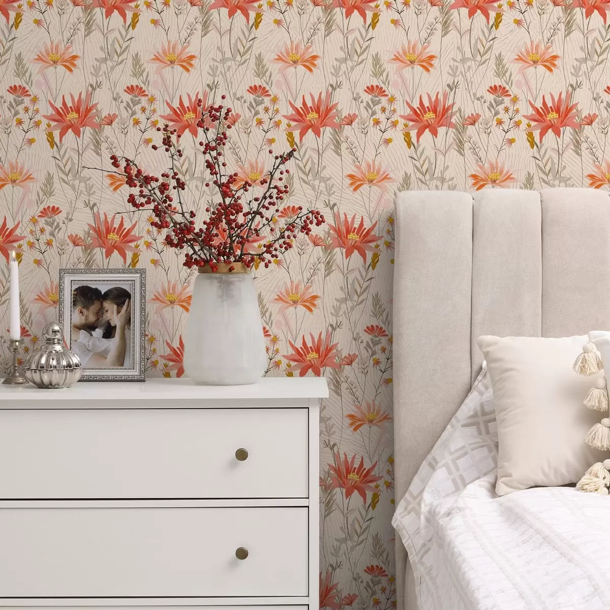 Шпалери Польові квіти в теплих тонах на бежевому тлі a00751