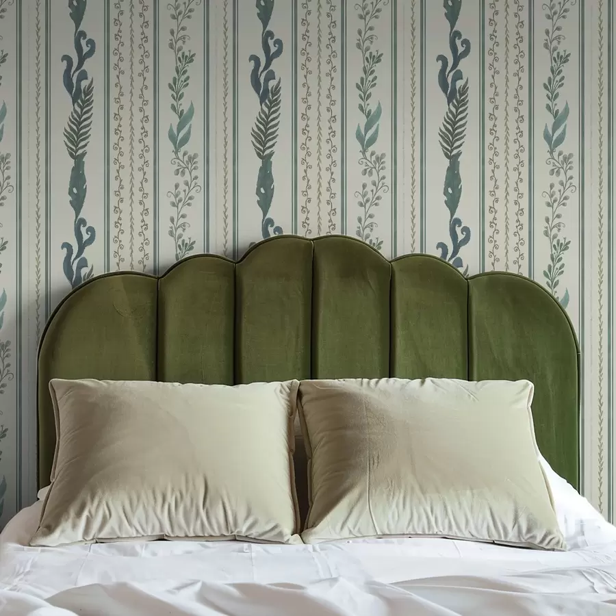 Шпалери Смуги з гілками та завитками на теплому молочному тлі a00823v2