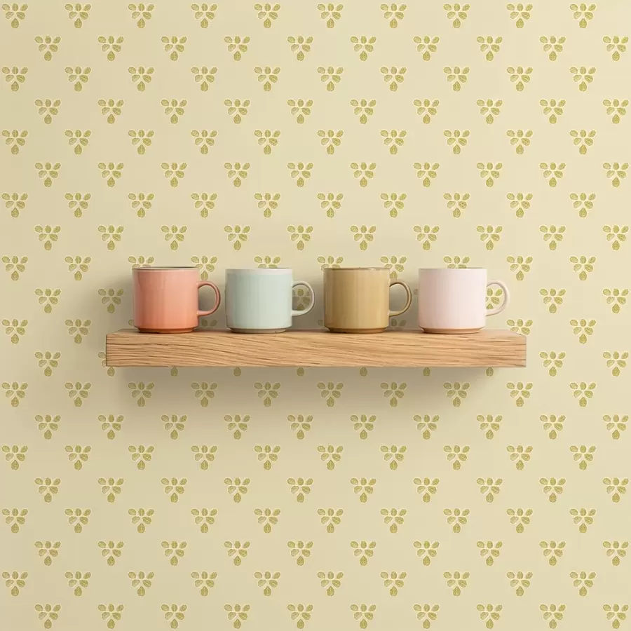 Шпалери Невелике повторення: трійки листя на кремово-бежевому тлі a00848