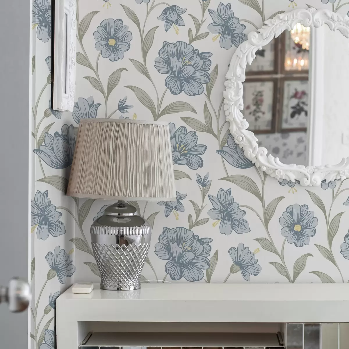 Шпалери Пилові блакитні квіти з оливковими листям на білому тлі a00780