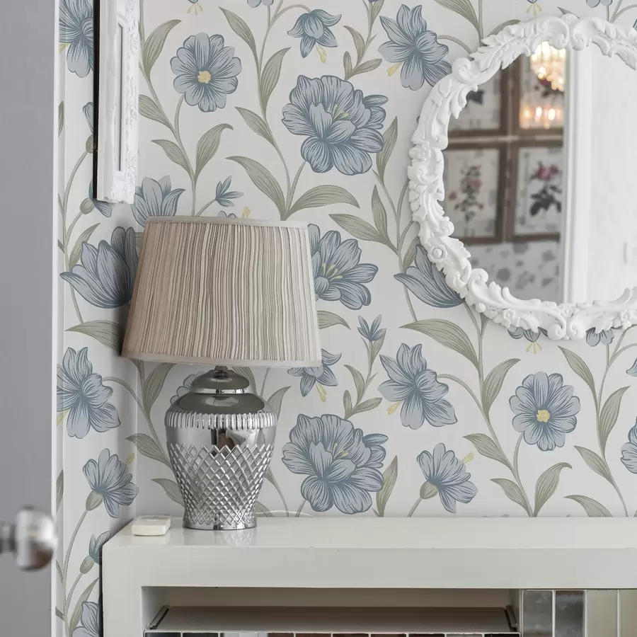 Шпалери Пилові блакитні квіти з оливковими листям на білому тлі a00780