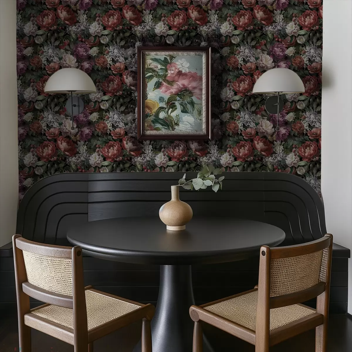 Шпалери Темні драматичні півонії, ягоди та метелик на чорному тлі a00862