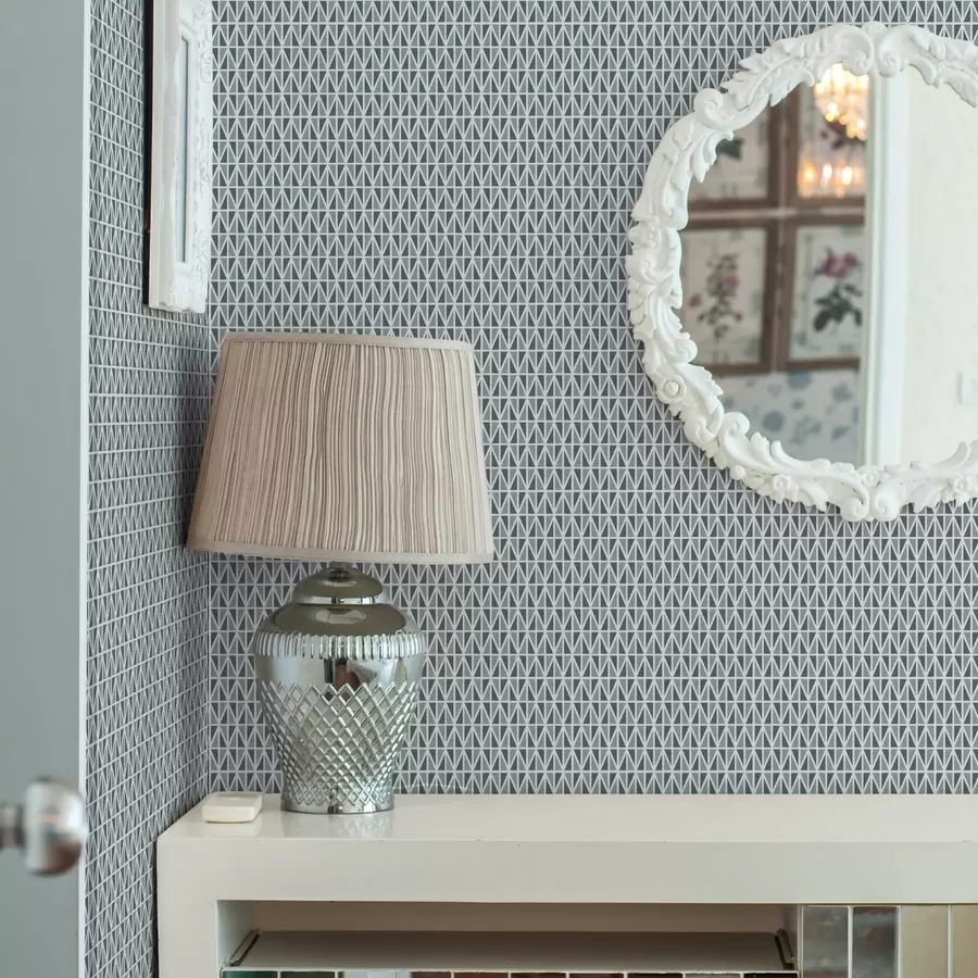 Шпалери Тонка біла діамантова решітка на тлі приглушеного синьо-зеленого кольору a00903