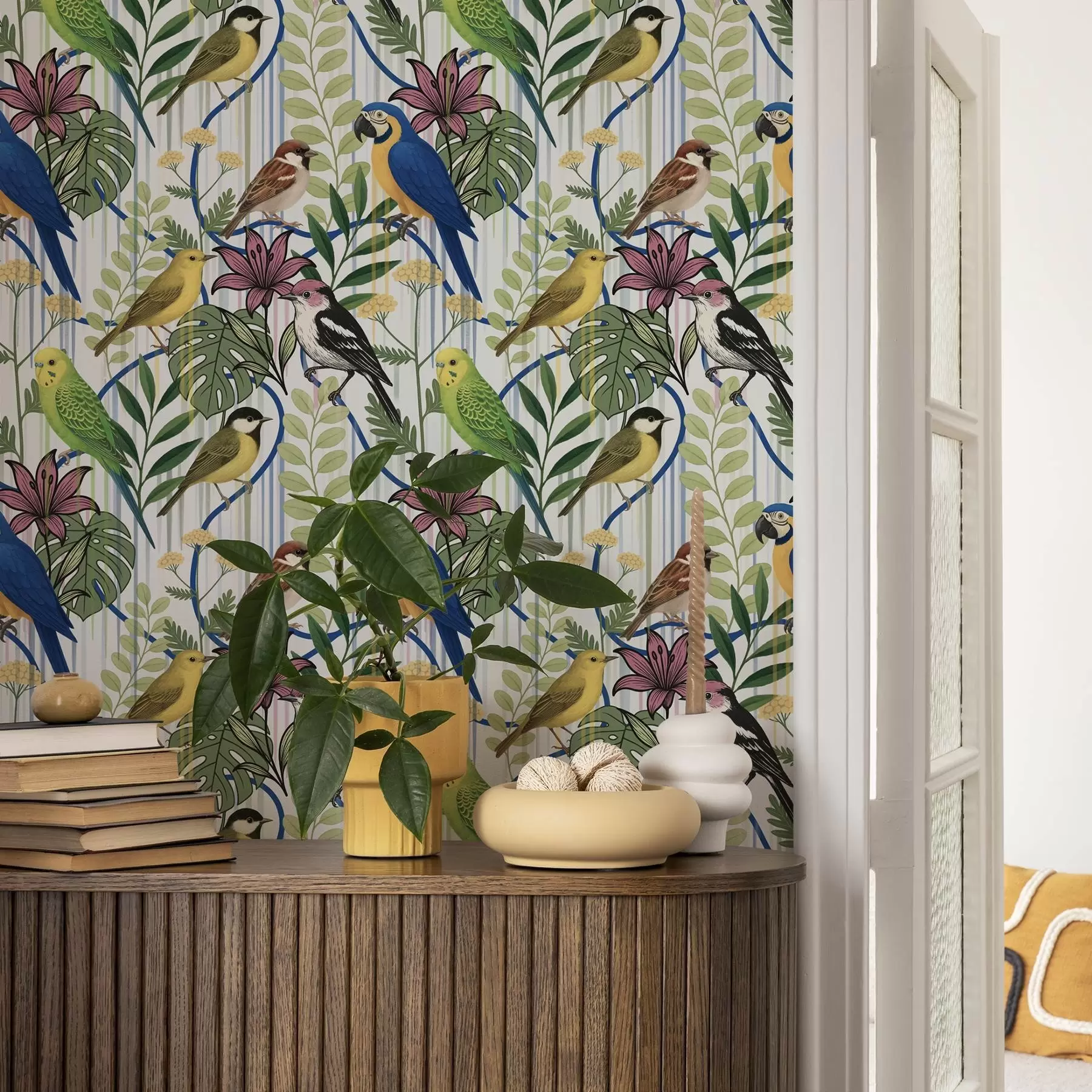 Шпалери Яскраві екзотичні птахи серед тропічної зелені a00887