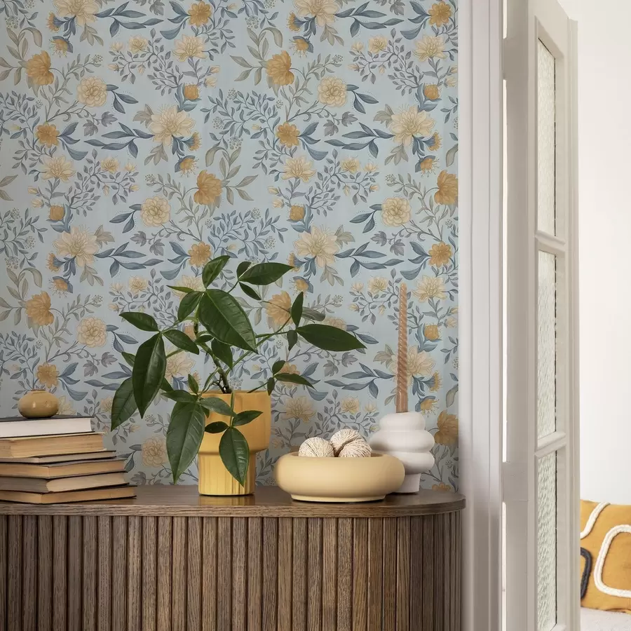 Шпалери Жовті та блакитні квіти з листям на блакитному тлі a00934