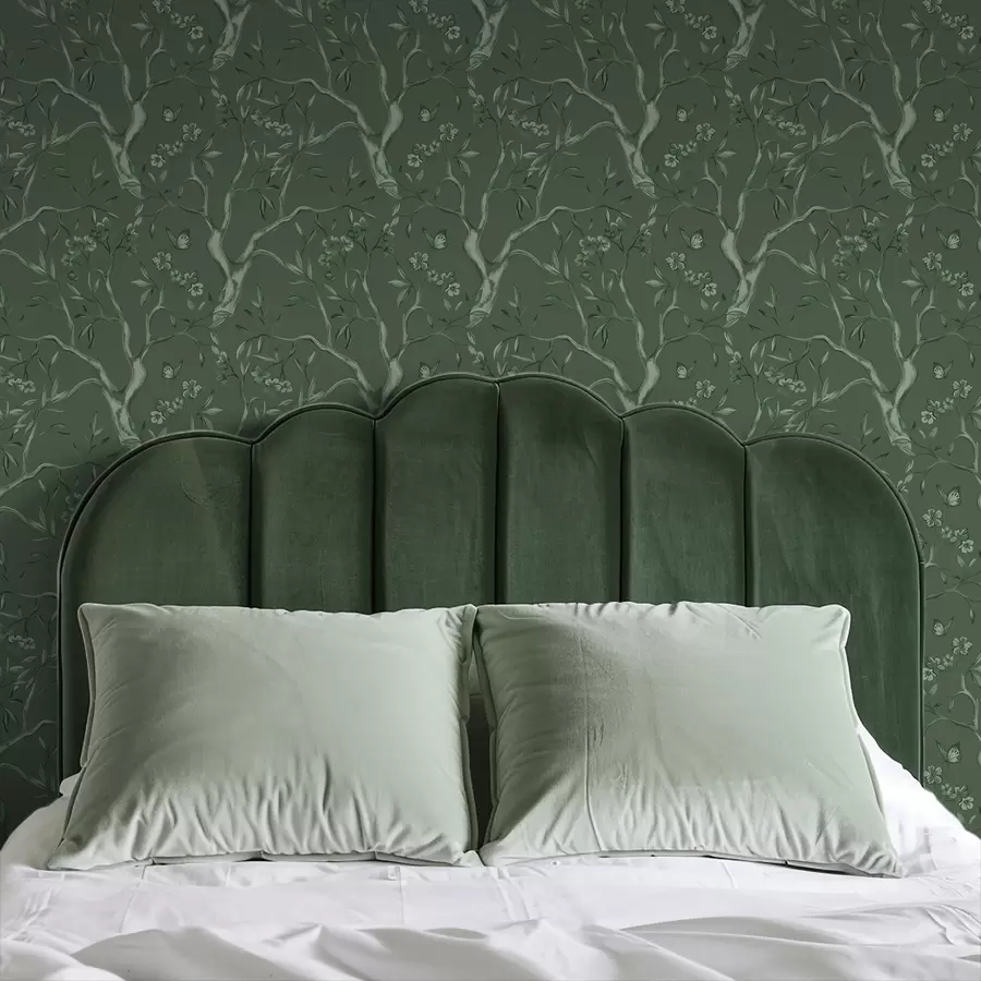 Шпалери Зелені квітучі гілки з метеликами на темному тлі a00951v3