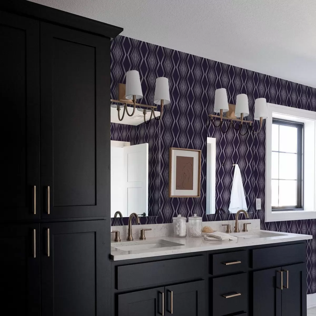 Шпалери Багатий фіолетовий фон з ромбами та сірими зигзагоподібними лініями a00974v1