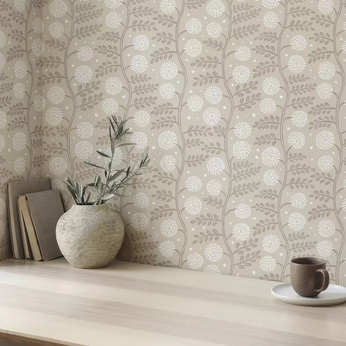 Шпалери Бежеві стебла з білими пухнастими квітами і м'якими крапками a00997