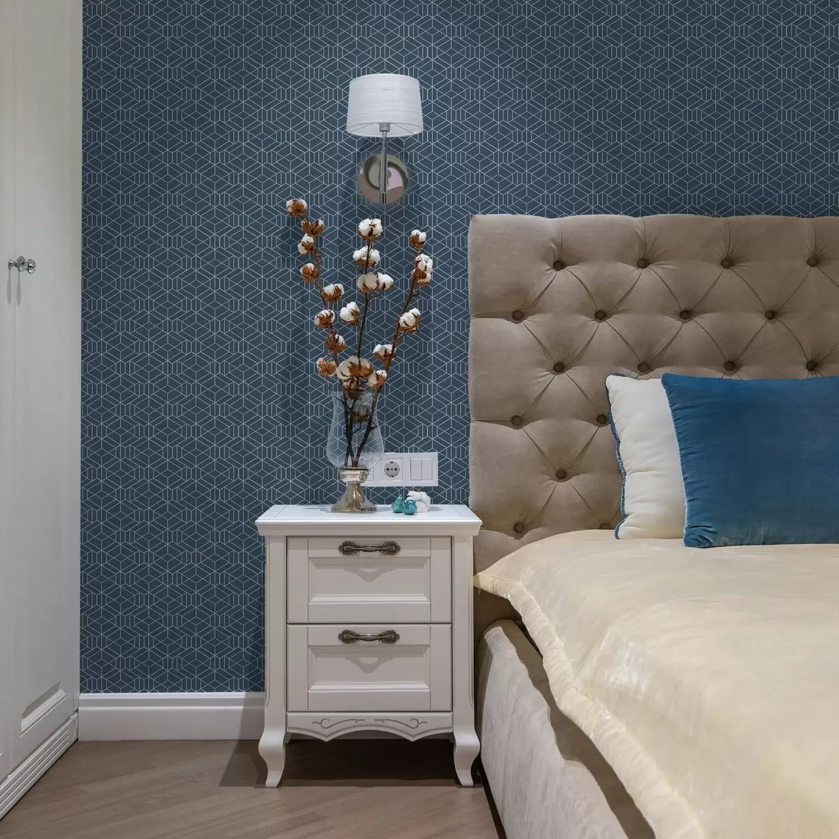 Шпалери Синій фон з білими лінійними кубами у вигляді сітки a01067v1