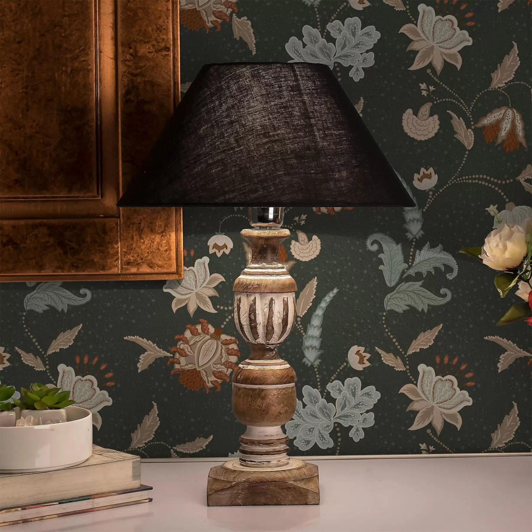 Шпалери Темно-зелений фон з декоративними квітами та листям a01086