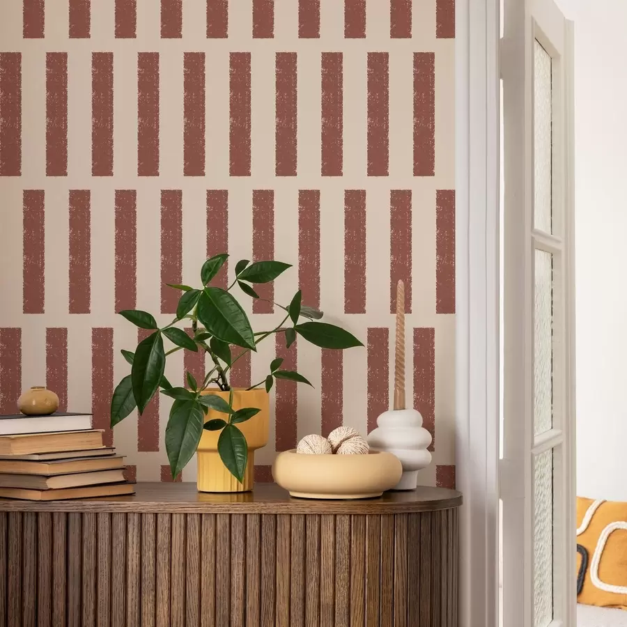 Шпалери Вертикальні смуги теракотового кольору на світлому тлі a01189v1